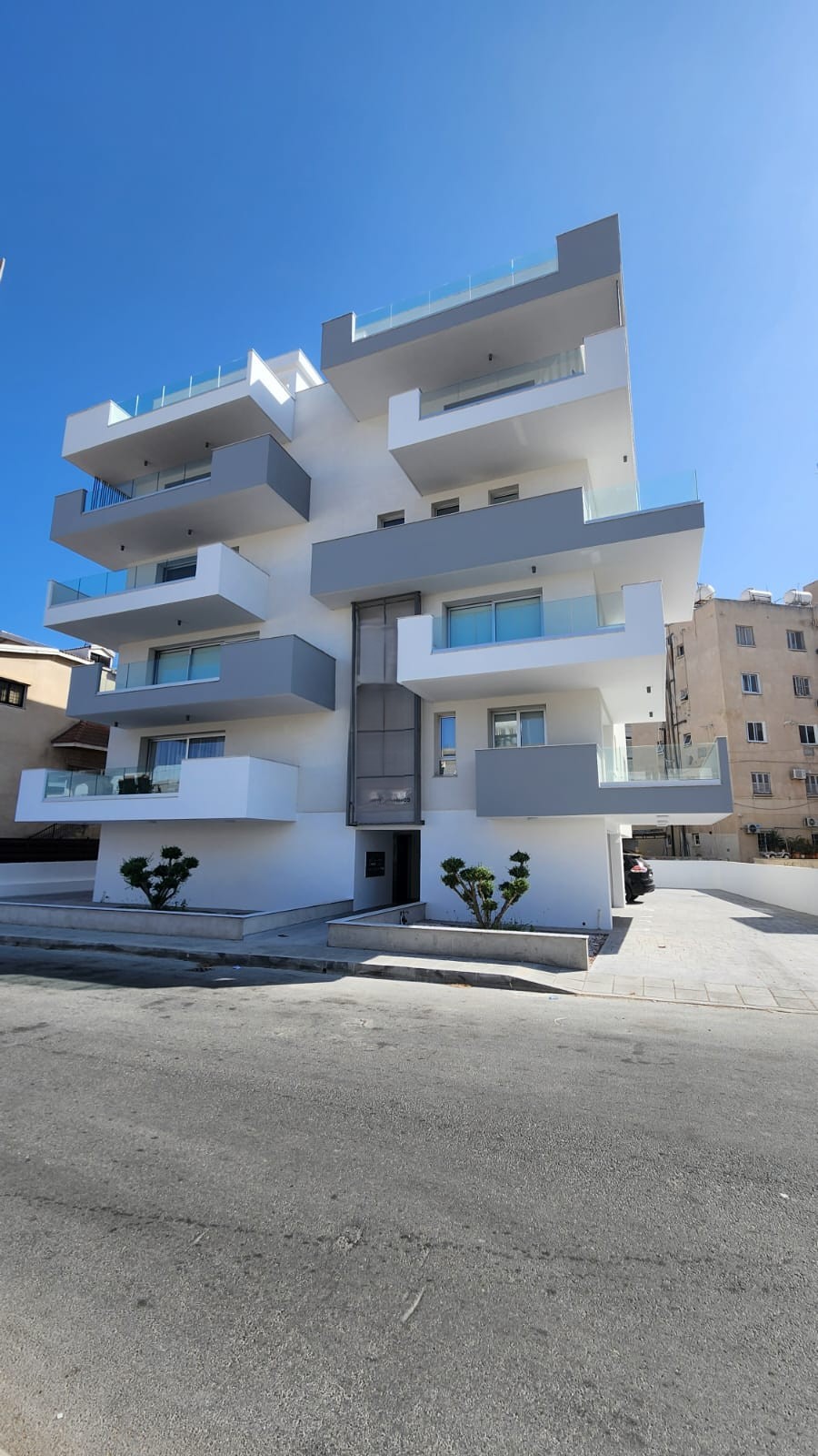 ΠΩΛΕΙΤΑΙ ΕΤΟΙΜΟΠΑΡΑΔΟΤΟ ΠΟΛΥΤΕΛΕΣ ΔΙΑΜΕΡΙΣΜΑ ΔΥΟ ΥΠΝΟΔΩΜΑΤΙΩΝ ΣΤΟ ΚΕΝΤΡΟ ΤΗΣ ΠΟΛΗΣ – ΛΑΡΝΑΚΑ – ID 002137113