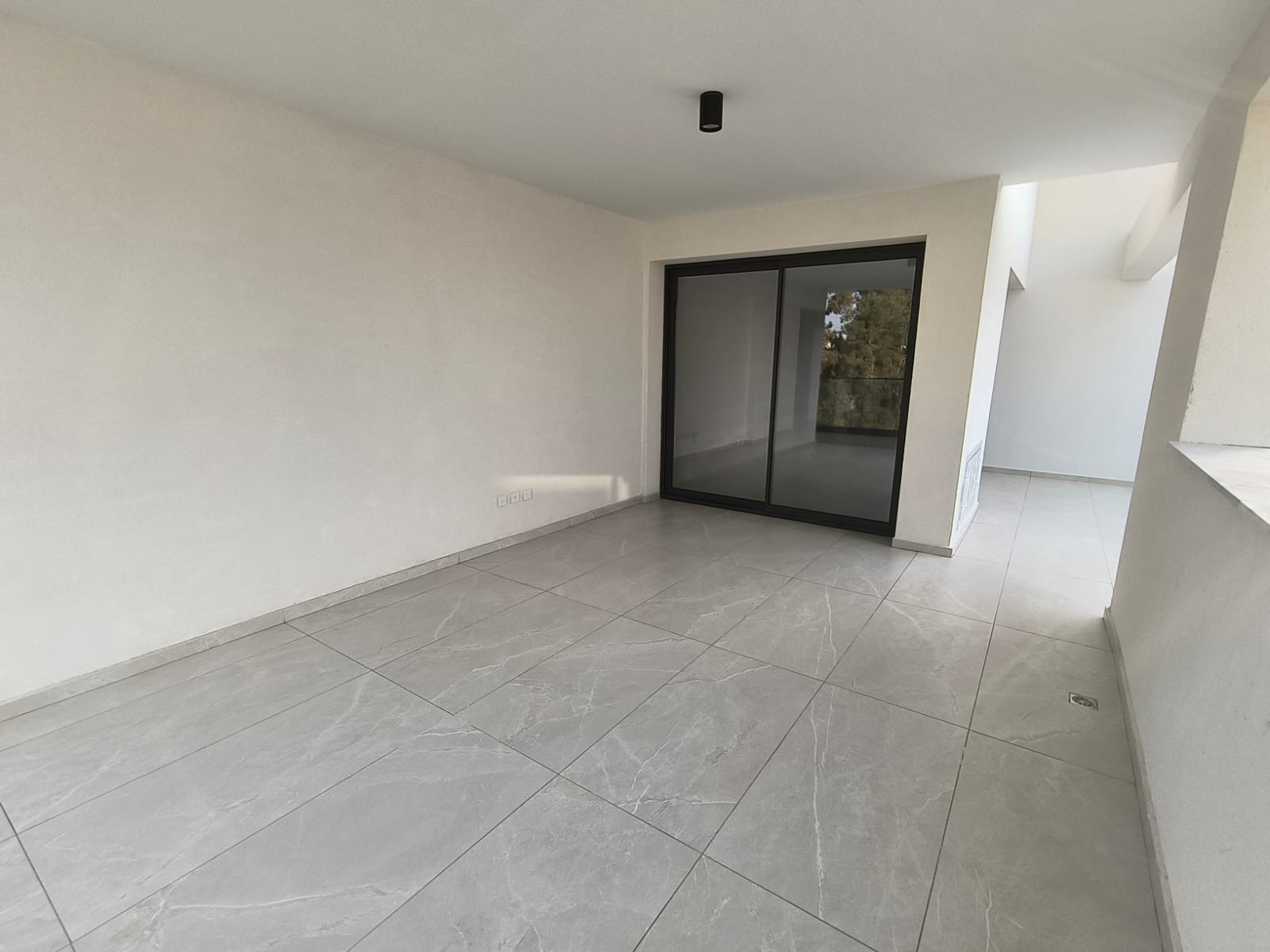 ΠΩΛΕΙΤΑΙ ΕΤΟΙΜΟΠΑΡΑΔΟΤΟ ΔΙΑΜΕΡΙΣΜΑ ΔΥΟ ΥΠΝΟΔΩΜΑΤΙΩΝ ΣΤΗΝ ΑΡΑΔΙΠΠΟΥ -ΛΑΡΝΑΚΑ – ID 002135009