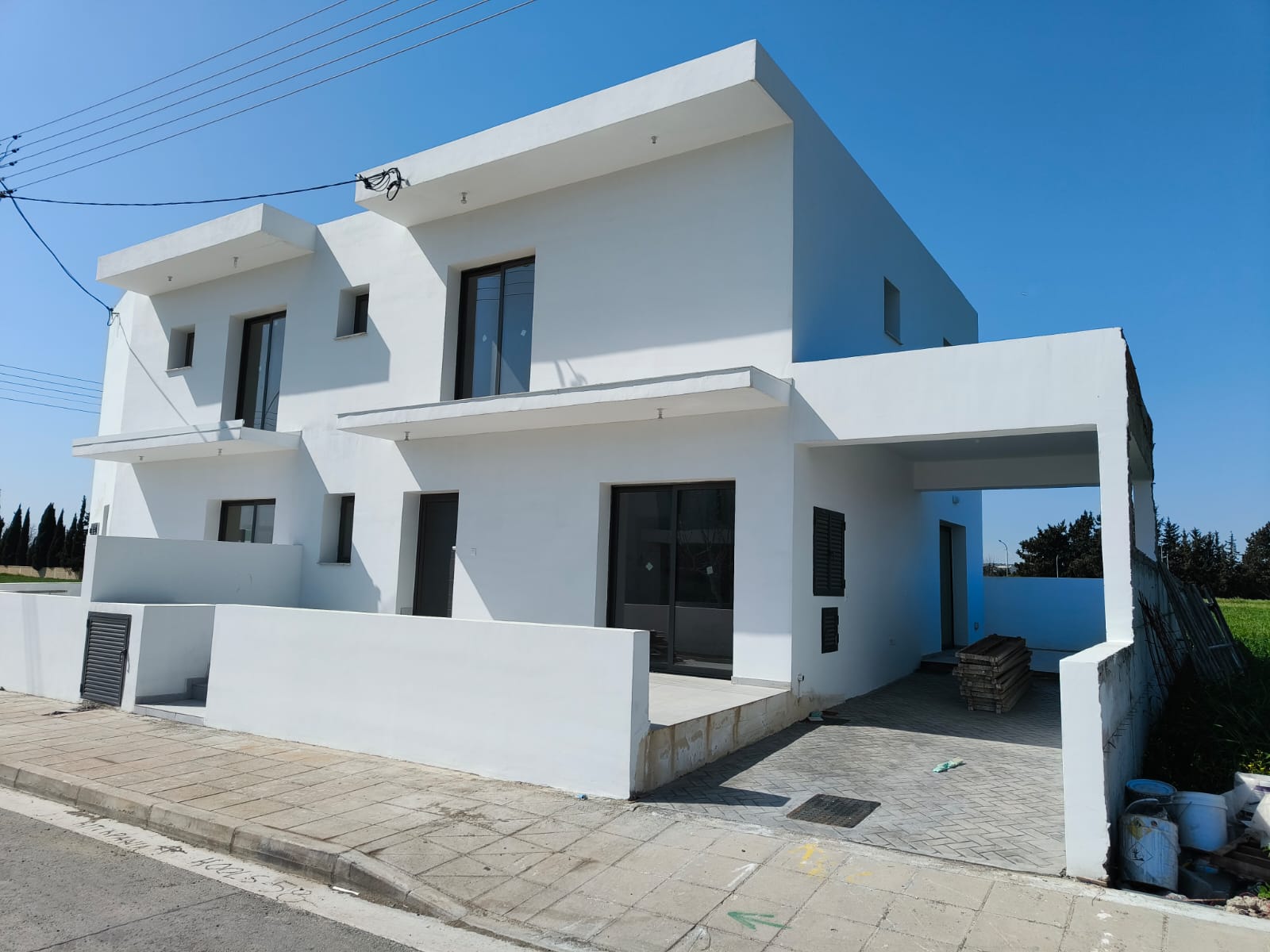 ΠΩΛΕΙΤΑΙ ΣΧΕΔΟΝ ΕΤΟΙΜΟΠΑΡΑΔΟΤΗ ΓΩΝΙΑΚΗ ΚΑΤΟΙΚΙΑ ΤΡΙΩΝ ΥΠΝΟΔΩΜΑΤΙΩΝ ΣΤΗΝ ΠΕΡΙΟΧΗ ΚΙΤΙ – ΛΑΡΝΑΚΑ – ID 002162153