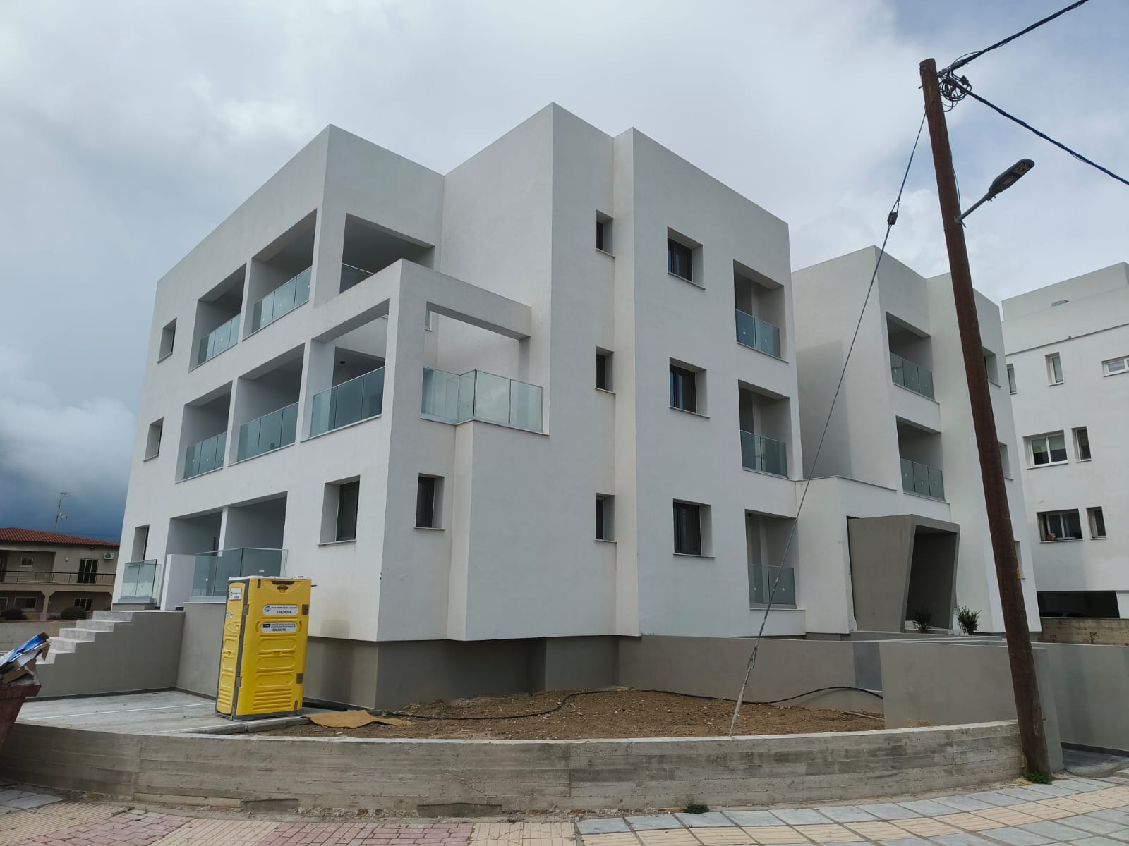 ΠΩΛΕΙΤΑΙ ΕΤΟΙΜΟΠΑΡΑΔΟΤΟ ΙΣΟΓΕΙΟ ΔΙΑΜΕΡΙΣΜΑ ΔΥΟ ΥΠΝΟΔΩΜΑΤΙΩΝ ΜΕ ΣΥΣΤΗΜΑ ΦΩΤΟΒΟΛΤΑΙΚΩΝ ΣΤΗΝ ΑΡΑΔΙΠΠΟΥ – ΛΑΡΝΑΚΑ – ID 002170154