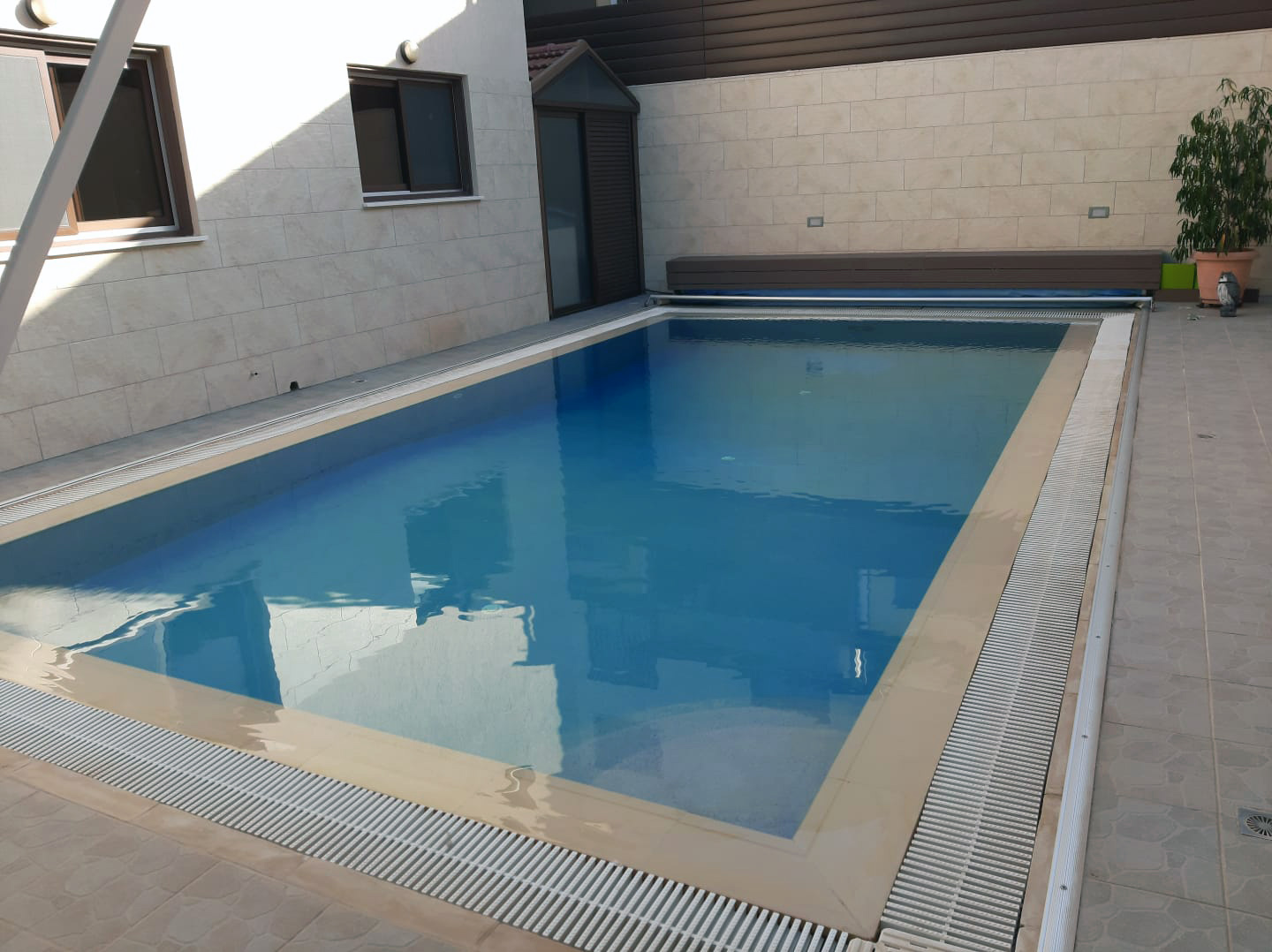 ΠΩΛΕΙΤΑΙ ΜΕΤΑΧΕΙΡΙΣΜΕΝΗ ΑΝΕΞΑΡΤΗΤΗ ΚΑΤΟΙΚΙΑ ΤΡΙΩΝ ΥΠΝΟΔΩΜΑΤΙΩΝ ΜΕ ΠΙΣΙΝΑ ΚΑΙ ΣΟΦΙΤΑ ΣΤΟΝ ΣΤΡΟΒΟΛΟ – ΛΕΥΚΩΣΙΑ – ID 002224325