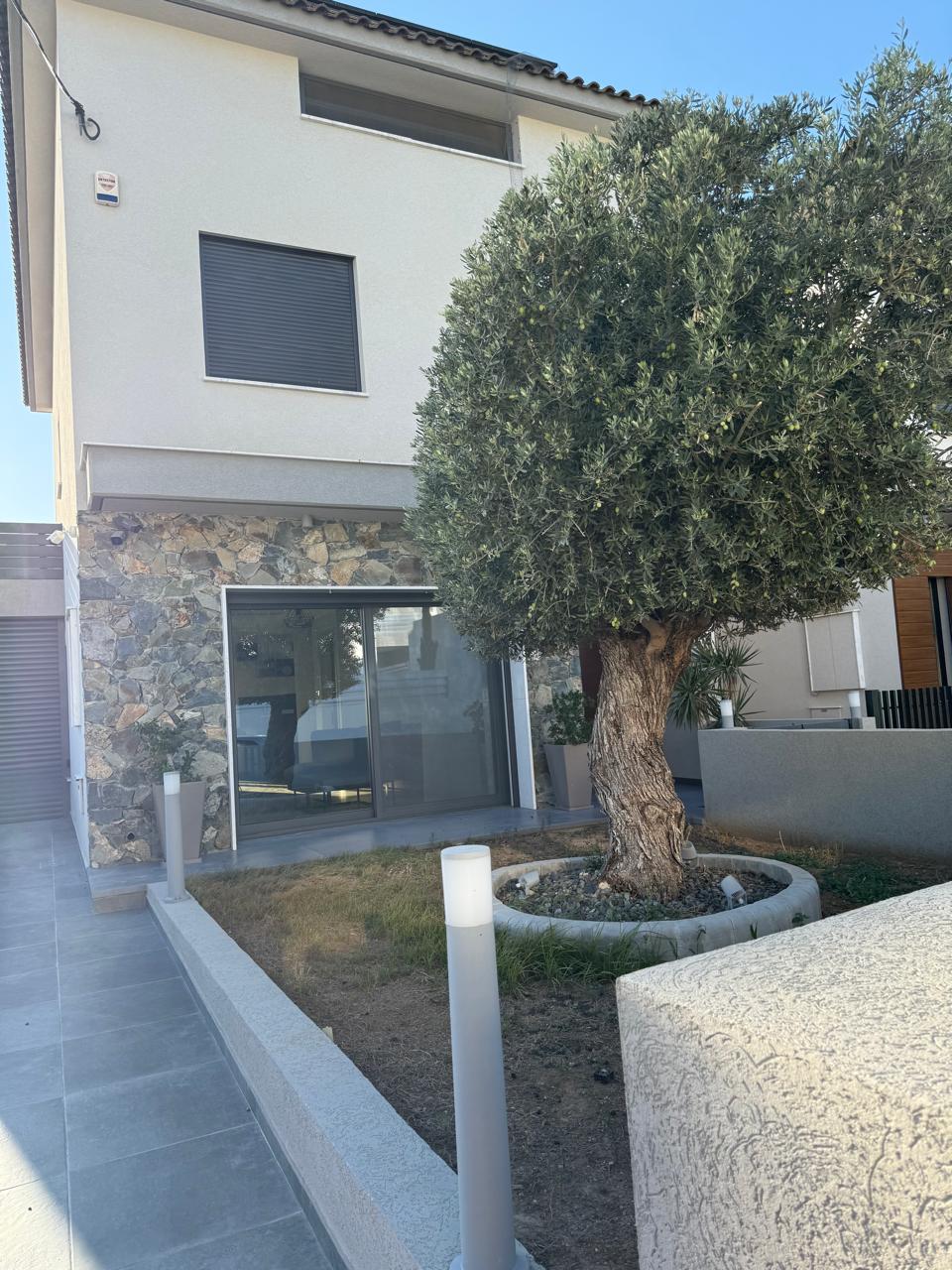 ΕΝΟΙΚΙΑΖΕΤΑΙ ΑΝΕΞΑΡΤΗΤΗ ΟΙΚΙΑ ΤΡΙΩΝ ΥΠΝΟΔΩΜΑΤΙΩΝ ΣΤΟ ΚΟΛΟΣΣΙ- ΛΕΜΕΣΟΣ- ID 002222292