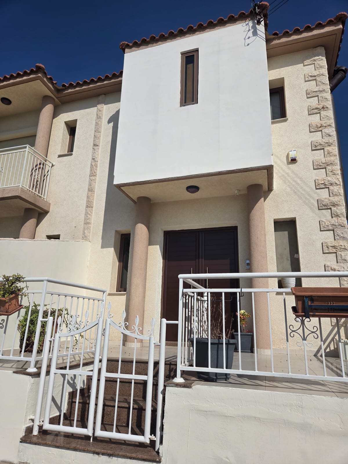 ΠΩΛΕΙΤΑΙ ΜΕΤΑΧΕΙΡΙΣΜΕΝΗ ΗΜΙ-ΑΝΕΞΑΡΤΗΤΗ ΟΙΚΙΑ ΤΡΙΩΝ ΥΠΝΟΔΩΜΑΤΙΩΝ ΣΤΗΝ ΥΨΟΥΠΟΛΗ- ΛΕΜΕΣΟΣ- ID 002225609