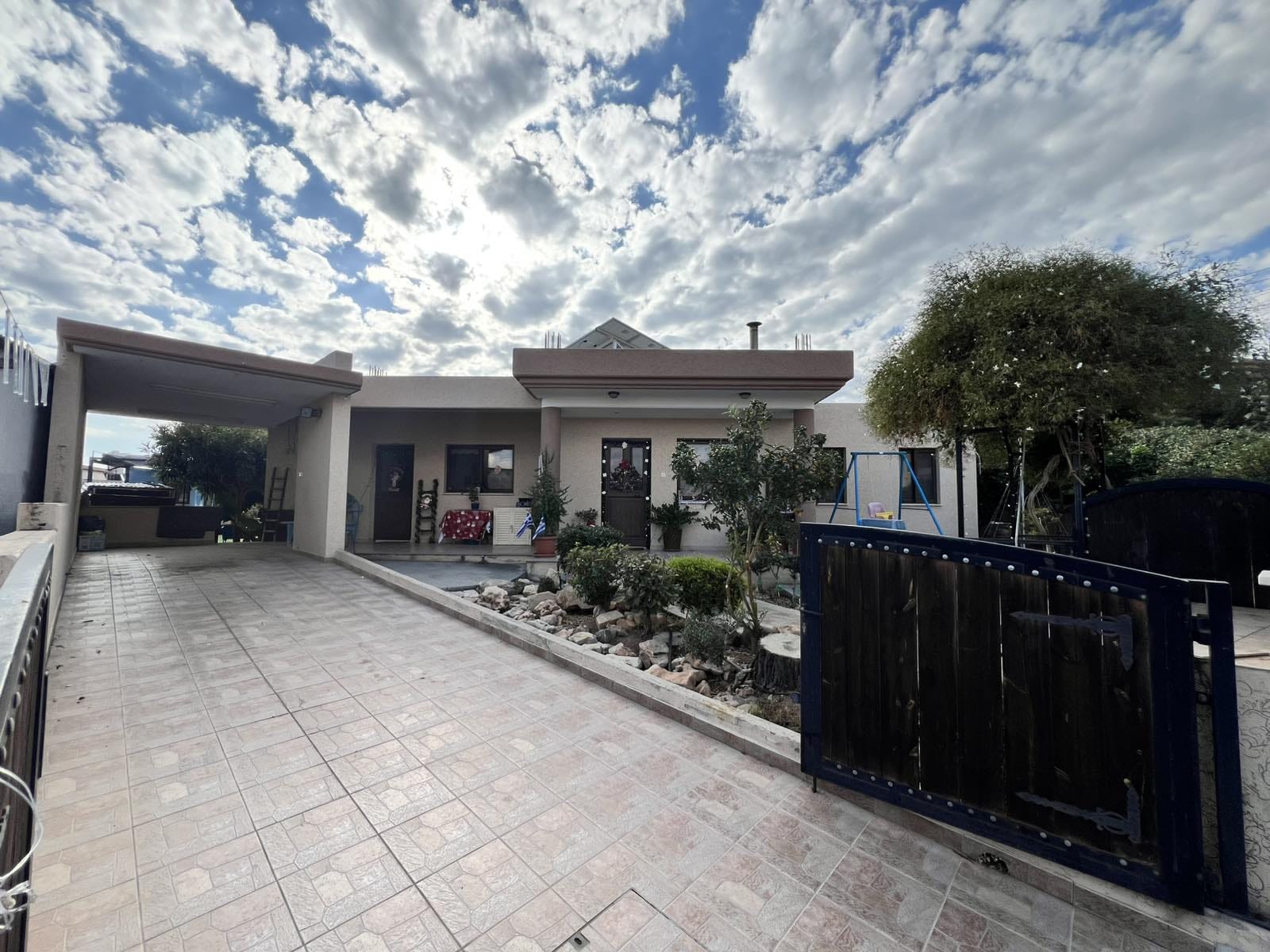 ΠΩΛΕΙΤΑΙ ΑΝΕΞΑΡΤΗΤΗ ΓΩΝΙΑΚΗ  ΟΙΚΙΑ ΠΕΝΤΕ ΥΠΝΟΔΩΜΑΤΙΩΝ ΣΤΗΝ ΕΠΙΣΚΟΠΗ- ΛΕΜΕΣΟΣ- ID 002228698