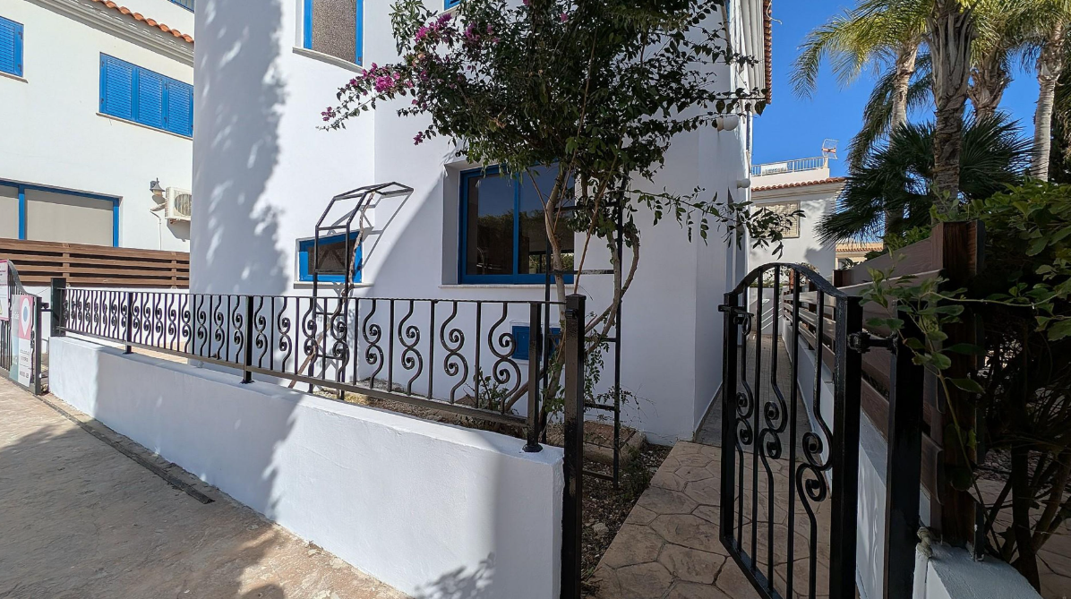 ΠΩΛΕΙΤΑΙ ΑΝΕΞΑΡΤΗΤΗ ΜΕΤΑΧΕΙΡΙΣΜΕΝΗ ΚΑΤΟΙΚΙΑ ΤΡΙΩΝ ΥΠΝΟΔΩΜΑΤΙΩΝ  ΣΤΟ ΠΑΡΑΛΙΜΝΙ – ΑΜΜΟΧΩΣΤΟΣ- ID 002237030