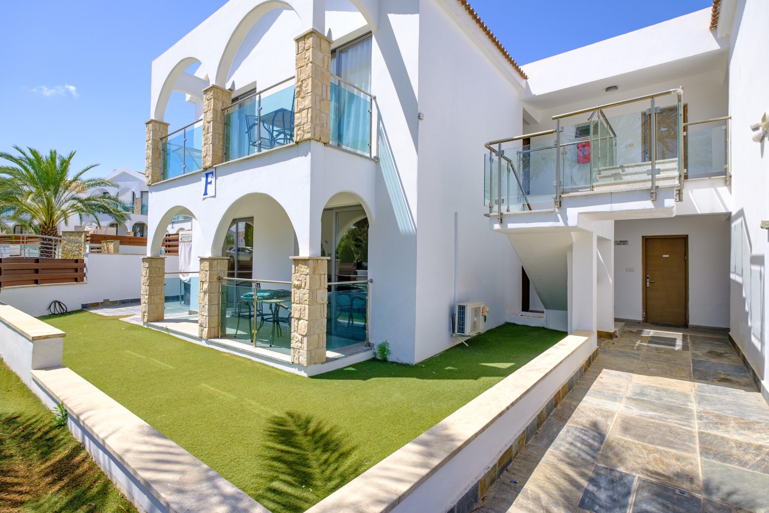 ΠΩΛΕΙΤΑΙ ΔΙΑΜΕΡΙΣΜΑ ΕΝΟΣ ΥΠΝΟΔΩΜΑΤΙΟΥ ΣΤΟ ΛΑΤΣΙ-ΠΑΦΟΣ-ID 002241882